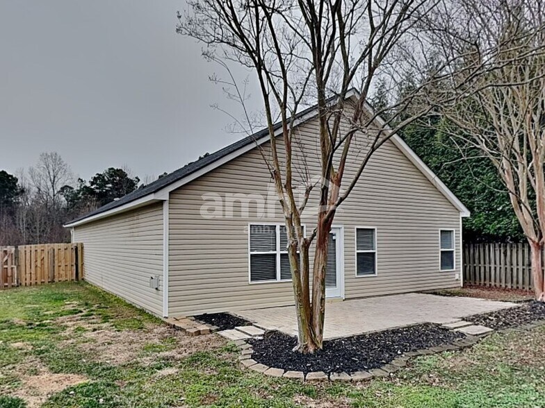 Building Photo - 157 Flanders Dr