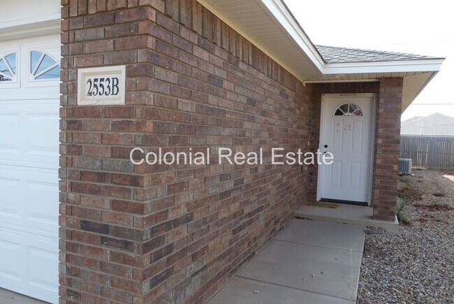 Primary Photo - Spacious and updated 3 Bedroom 2 bathroom ...