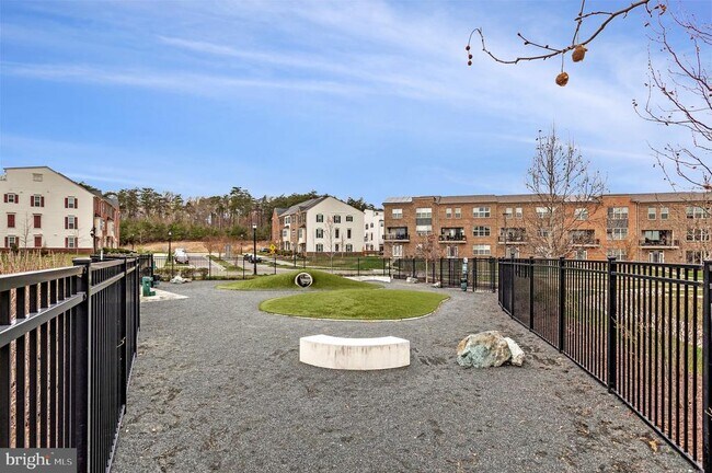 Building Photo - 10910 Presidential Pkwy