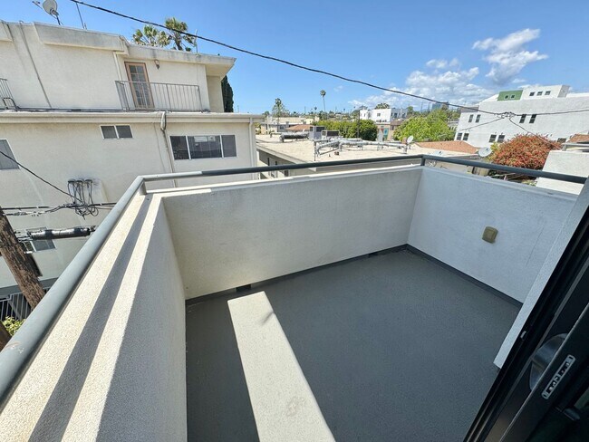 Building Photo - 3743 Midvale Ave