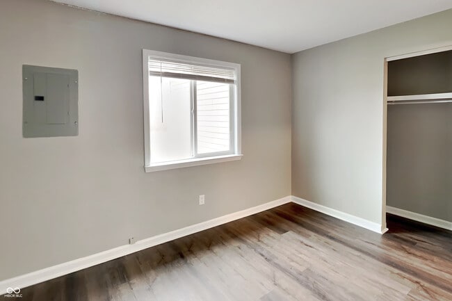 Building Photo - 118 Sanders Ct
