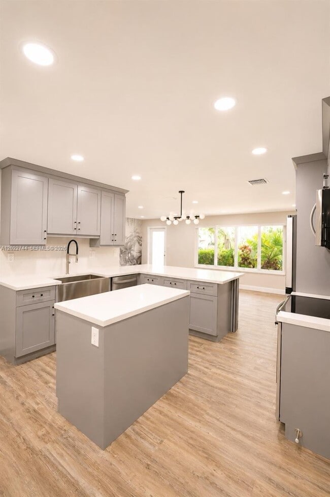Building Photo - 2573 Conroy Dr