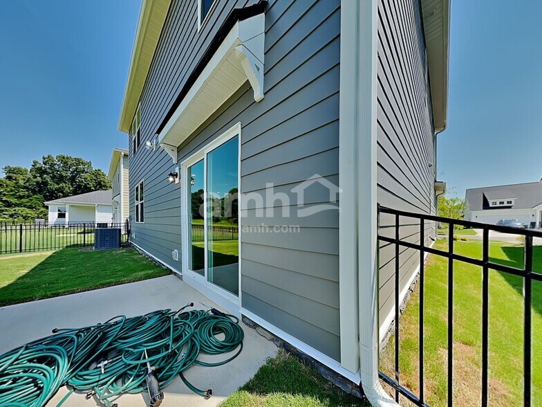 Building Photo - 3519 Lincoln Hts Ln