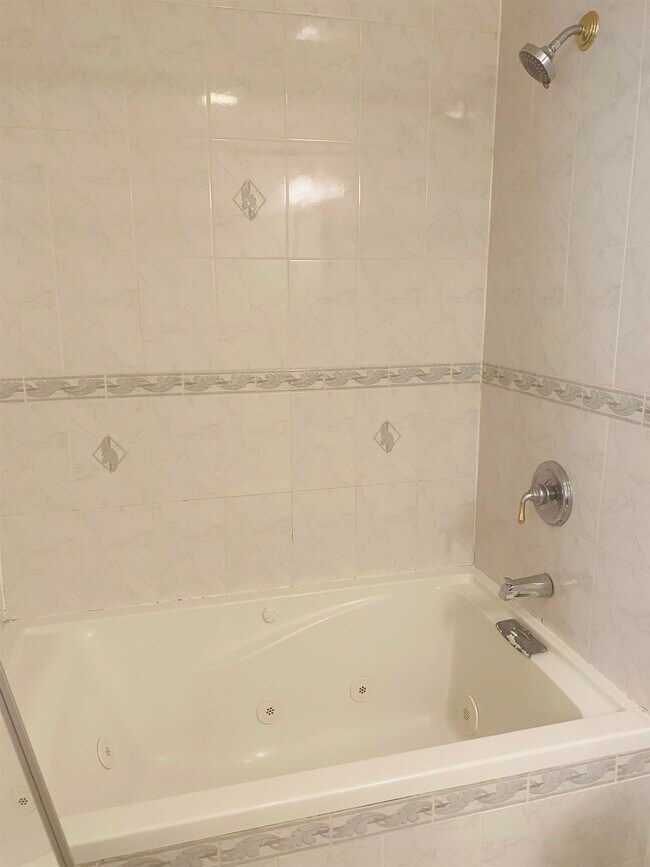 Building Photo - 525 Avenue A