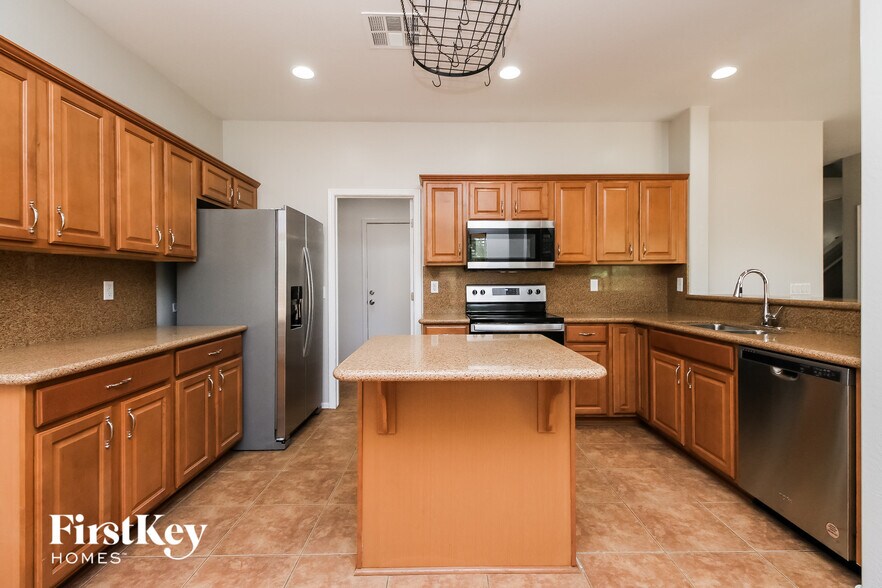 Building Photo - 29010 N Cactus Cir