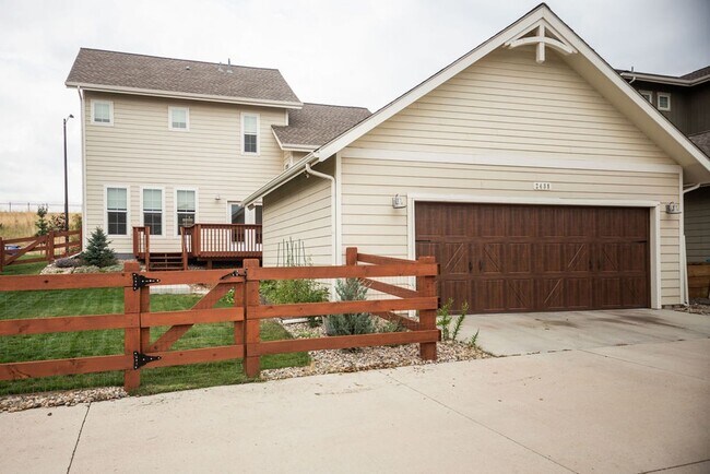 Building Photo - Charming 3-Bedroom Home in the Desirable Bucking Horse Neighborhood!