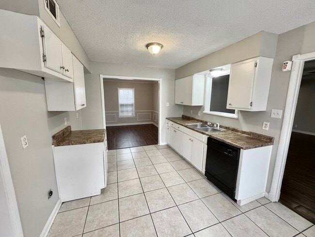 Building Photo - 2664 Richwood St