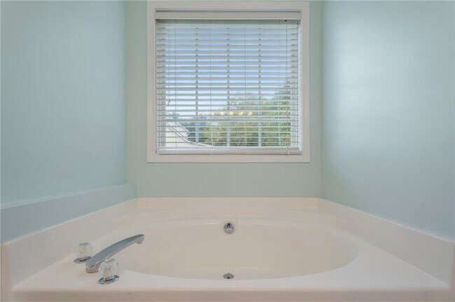 Building Photo - 6640 Autumn Hills Dr