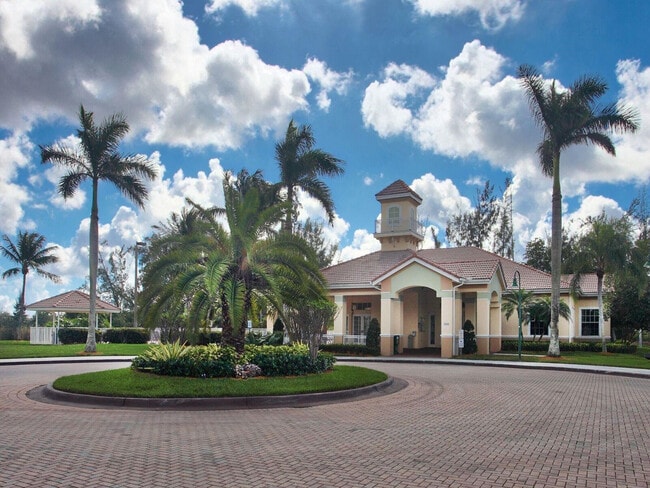 Building Photo - 4740 SW 12th Pl