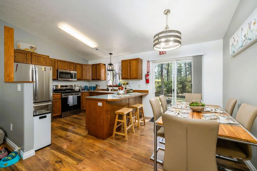 Building Photo - 3310 Wedgewood Loop