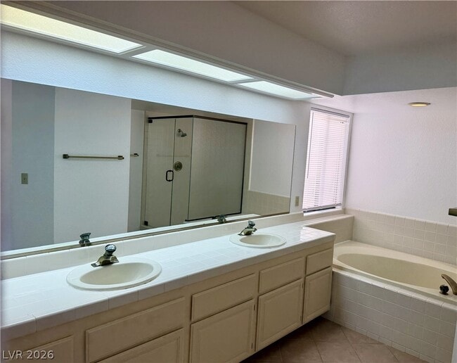 Building Photo - 1923 Magnolia Dr