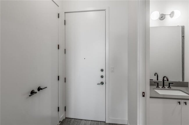 Building Photo - 800 Embassy Dr