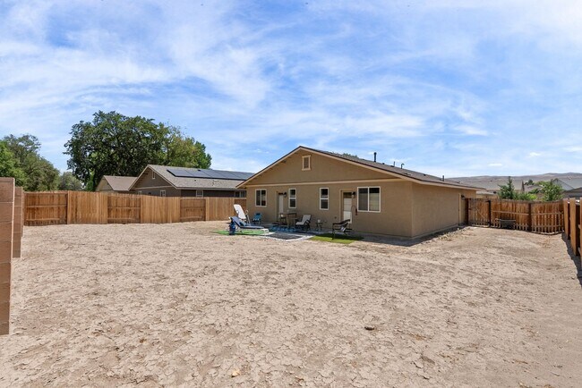 Building Photo - FURNISHED! 3 Bedroom, 2 Bathroom New Home ...
