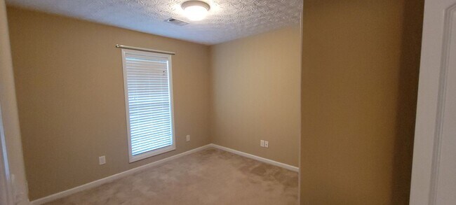 Building Photo - 4 Bedroom/ 2 Bath Home close to Fort Benning
