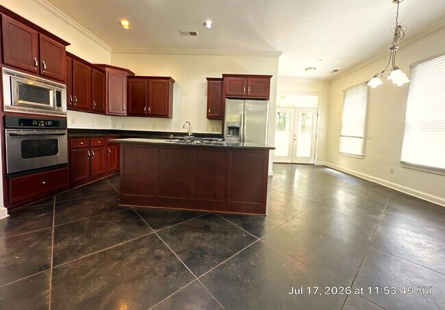 Building Photo - Charming 4 Bedroom Townhouse with 2 Large Suites