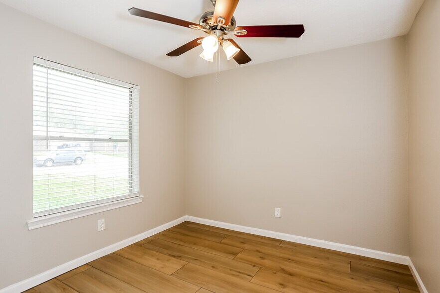 Building Photo - 2613 Orion Dr