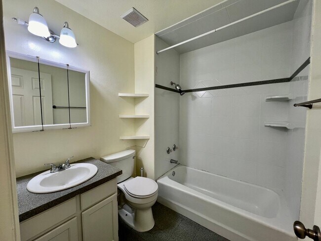 Building Photo - Home for Rent in Rifle