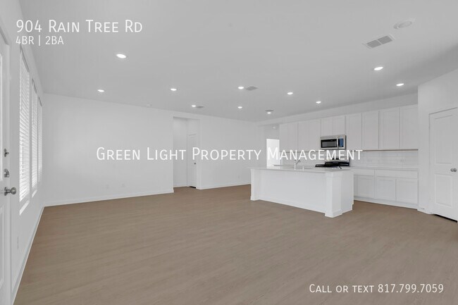 Building Photo - 904 Raintree Rd