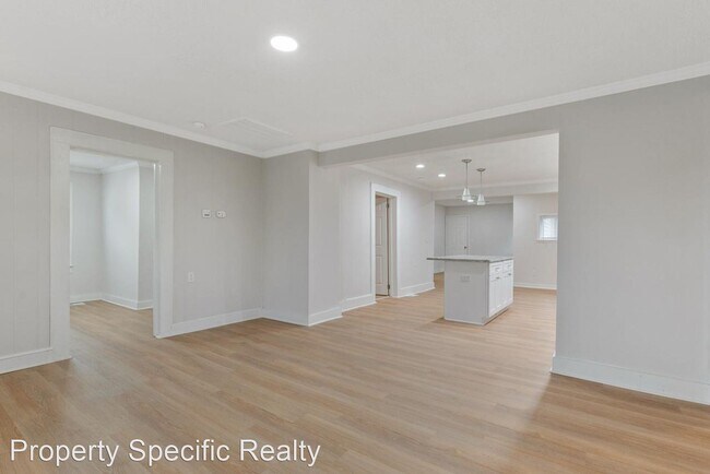 Building Photo - 4 br, 2 bath House - 724 E. Nelson Ave
