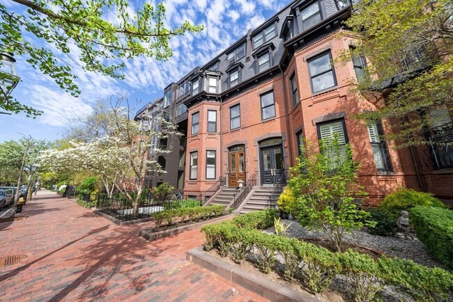 Building Photo - 351 Marlborough St