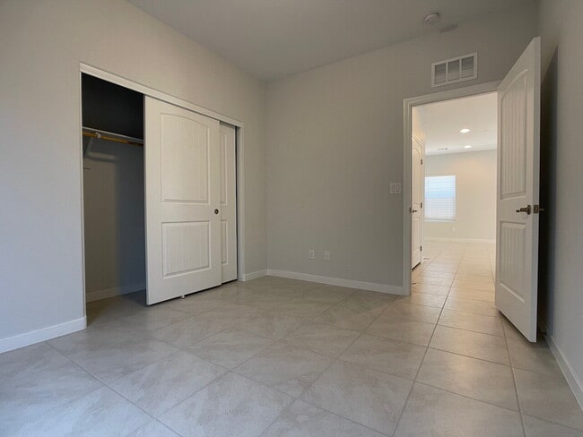 Building Photo - 4 BED 2 BATH 2 CAR GARAGE SINGLE STORY SINGLE FAMILY HOME w/ PAVED BACKYARD IN CADENCE COMMUNITY,...