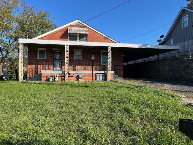 Building Photo - Charming West Nashville Home!