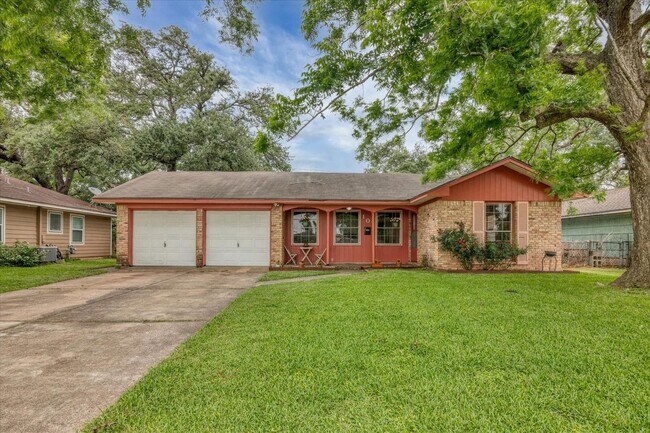 Primary Photo - 107 Ash Ln