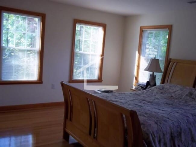 Building Photo - Single-Family House, Garage Parking, Central Heat/AC, In-Unit Washer and Dryer