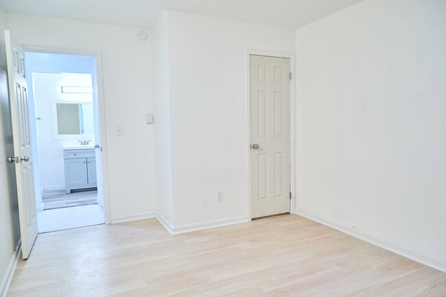 Building Photo - 9366 Fall River Rd