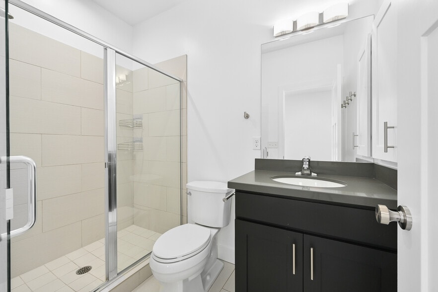 Building Photo - 315 W Reed Ave