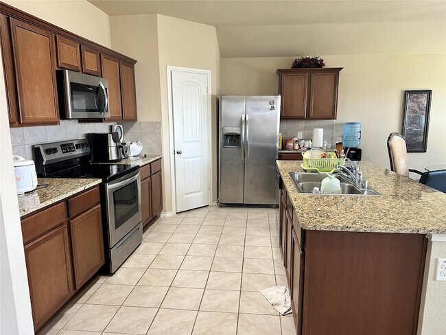 Building Photo - 915 Quartz Trl