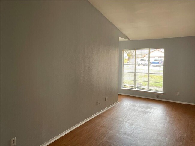 Building Photo - 105 Meteor Dr