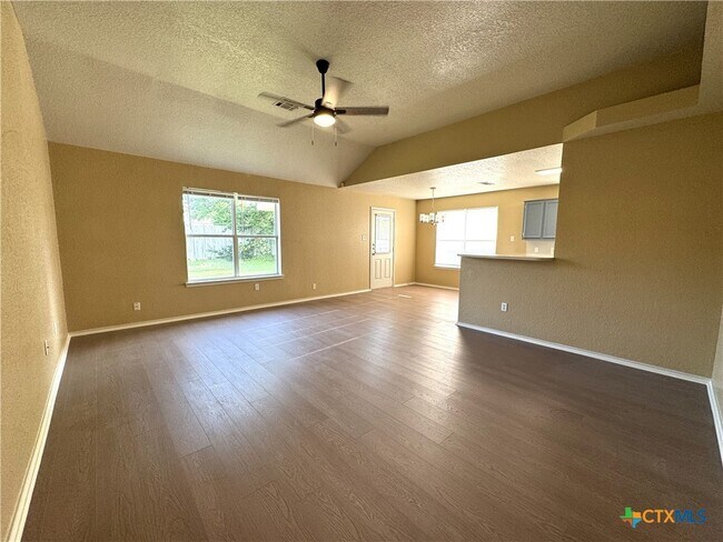 Building Photo - 2806 Maria Dr