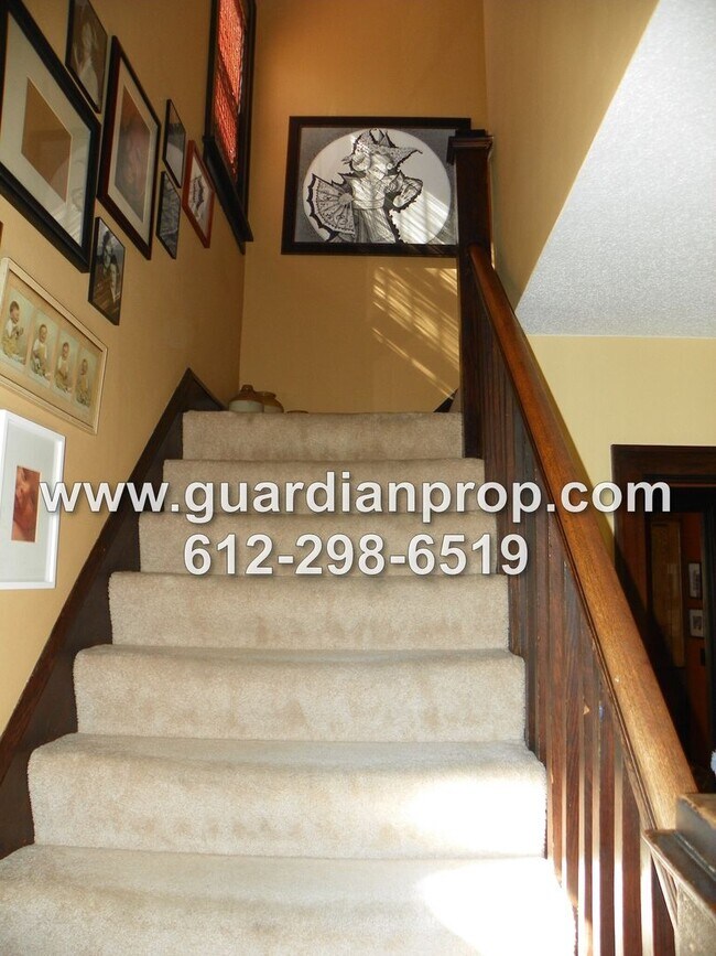 Building Photo - House on Corner Lot Available October 1st, Updated Kitchen/Bath, Fenced Yard, Back Deck, 2 Car Ga...