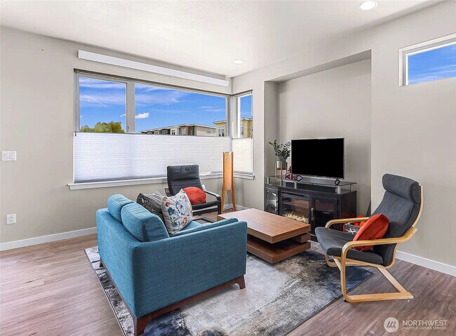 Building Photo - Modern 3-bedroom with Fully Fenced Yard in...