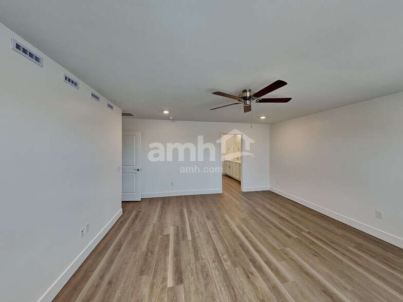 Building Photo - 9535 E Friedel Dr