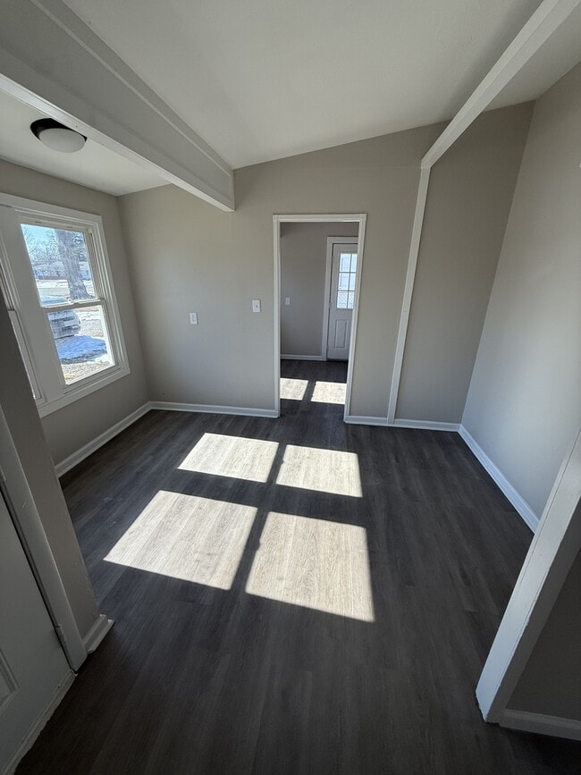 Building Photo - 904 E Gerhart St