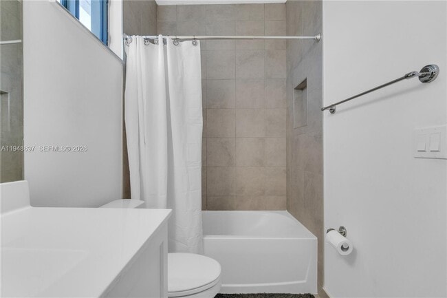 Building Photo - 10890 Shore St