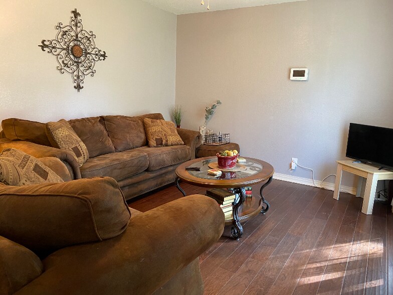 Building Photo - 601 Turner St