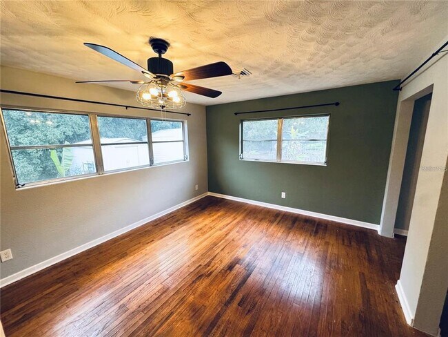 Building Photo - 2022 Edgewood Rd