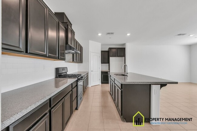 Building Photo - Modern and Spacious 4-Bedroom Home for Rent!