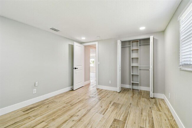 Building Photo - 13909 Berkowitz Ave