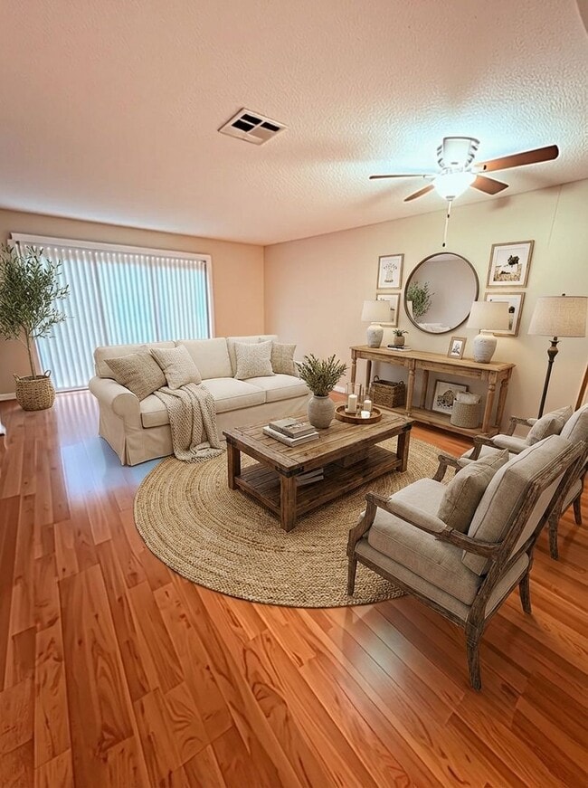 Building Photo - 5959 Vía Casitas