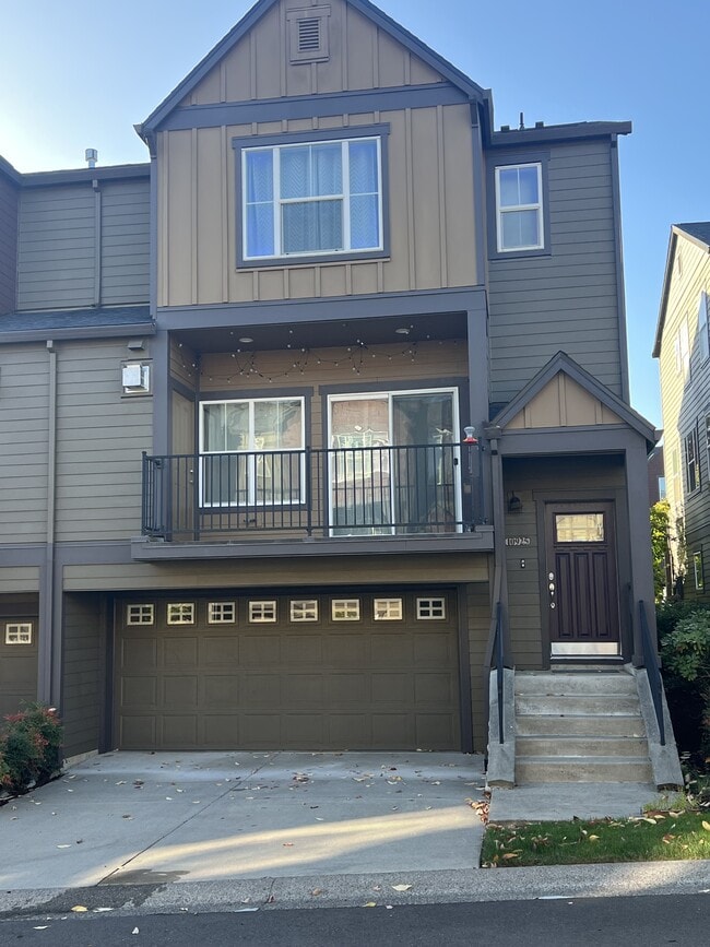 Building Photo - 10925 SW Briarwood Pl