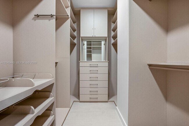 Building Photo - 275 Giralda Ave