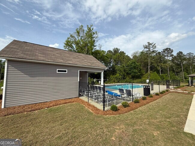 Building Photo - 121 Sycamore Ln