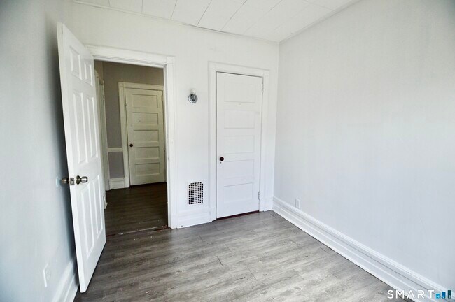 Building Photo - 407 East Ave