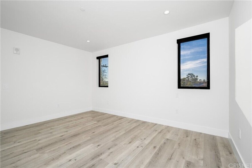 Building Photo - 5923 Laurel Canyon Blvd