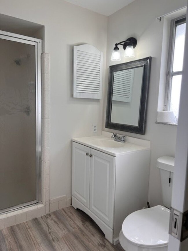 Building Photo - Venice, FL 2BR/2BA/1CG IN VENICE EAST