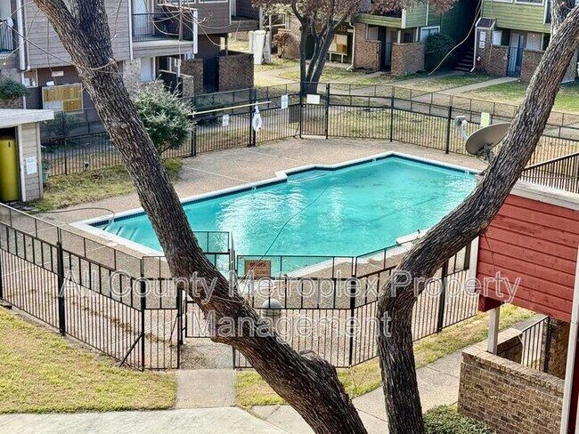 Building Photo - 9839 Walnut St